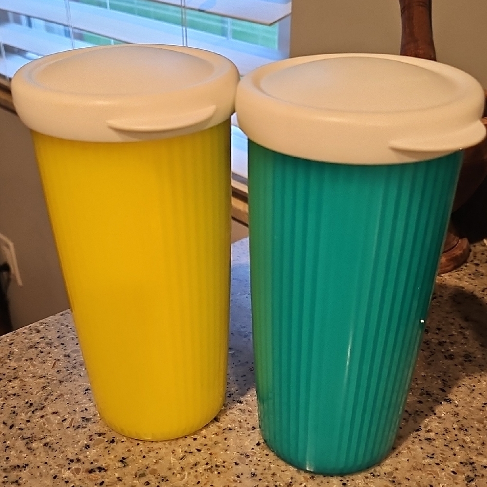 Tupperware Tumbler Set